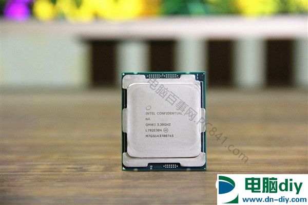 i9 7900X和R7 1800X哪个好 i9-7900X对比R7-1800X评测