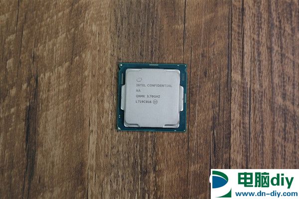 Intel i7-8700K对比7700K图赏：不仅仅是接口不同