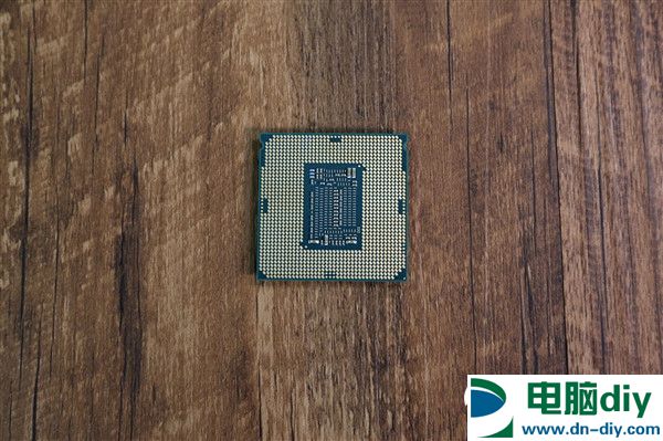 Intel i7-8700K对比7700K图赏：不仅仅是接口不同